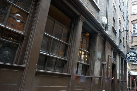 LONDON - SEP 5: Exterior of pub, for drinking and socializing, focal point of the community, on Sep 5, 2016, London, UK. Pub business, now about 53,500 pubs in UK, has been declining every year.のeditorial素材
