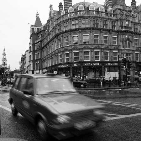 Lonodn, UK - August 25, 2010 : Taxi in the street of London on May 8, 2010 in London, UK. Cabs, Taxis, are the most iconic symbol of London as well as London's Red Double Decker Bus.のeditorial素材