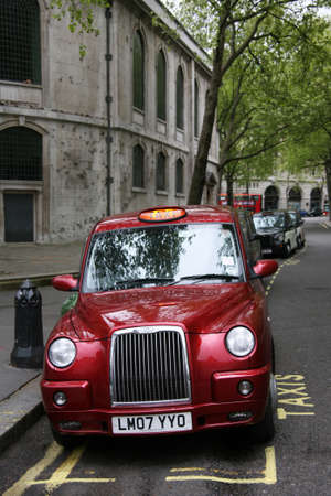 LONDON - MAY 8: London Taxi, also called hackney carriage, black cab, on May 8, 2010 in London, UK. Traditionally Taxi cabs are all black in London but now produced in various colors.のeditorial素材