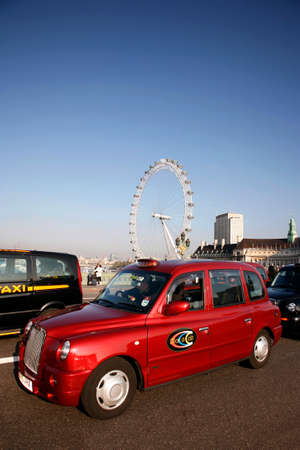 LONDON - November 13, 2011 : A TX4 Hackney Carriage, also called London Taxi or Black Cab, at Westminster Bridge. TX4 is manufactured by the London Taxi Company, LTCのeditorial素材