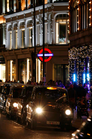 London, UK - December 3, 2013: London Taxi, TX4, Christmas Decoration in the background, also called hackney carriage, black cab. Traditionally Taxi cabs are all black in London but now produced in various colors. TX4 is manufactured by the London Taxis Iのeditorial素材