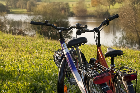 a couples bikes on the lakeの写真素材