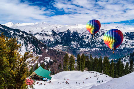 Manali a popular hill station in Himachal Pradesh, India.のeditorial素材