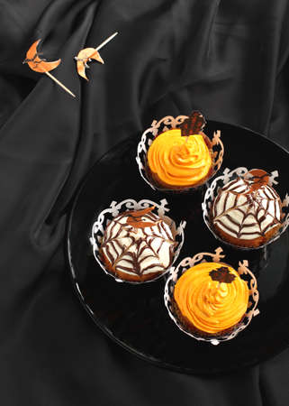 Halloween pumpkin cupcake の写真素材