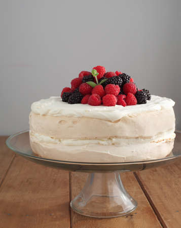 Meringue cake with berries の写真素材
