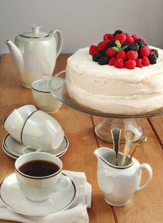 Meringue cake with berries の写真素材