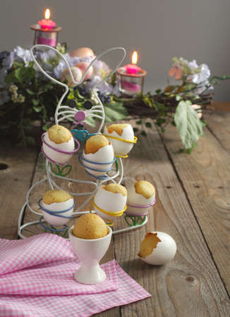Easter muffins in eggs shellの写真素材