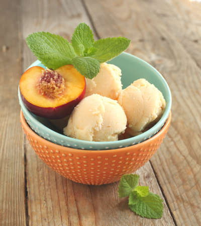 Peach ice cream in bowlの写真素材
