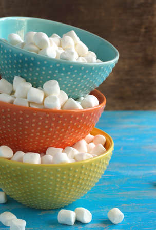 White Miniature Marshmallow in Bowlsの写真素材