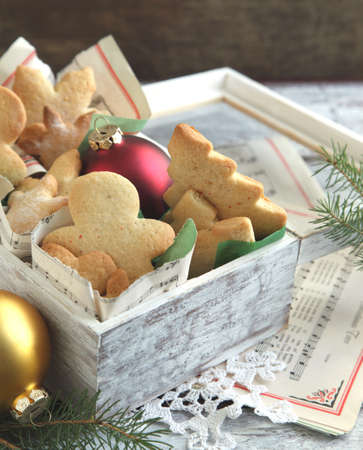   1057;hristmas cookies in wooden boxの写真素材