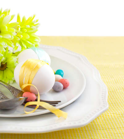Easter table setting with flowers and eggs の写真素材