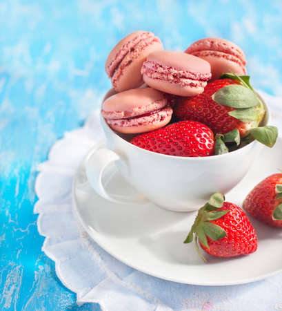 French strawberry macaroons の写真素材