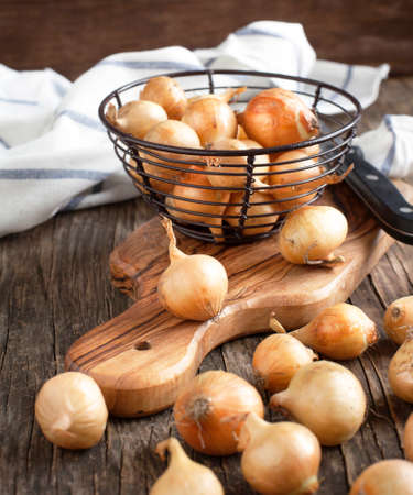 Pearl onions on a wooden backgroundの写真素材
