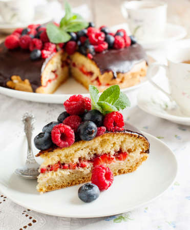 Cake with berries