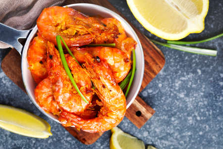Shrimps roasted on frying pan with lemon and garlic, top viewの写真素材