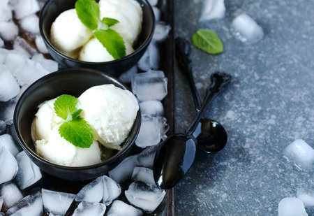 Vanilla ice cream in black bowl, top viewの写真素材