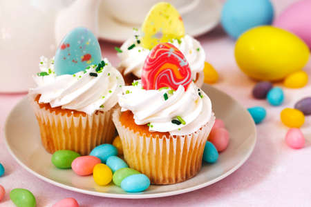Easter vanilla cupcakes.の写真素材