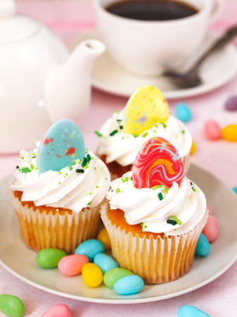 Easter vanilla cupcakes.の写真素材