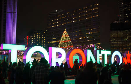 TORONTO, CANADA - DECEMBER 22 2018: Illuminated 3D Toronto sign and skating rink with Christmas decoration at Nathan Phillips Square in downtown Torontoのeditorial素材