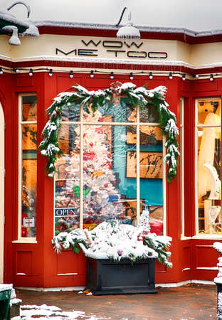 NIAGARA ON THE LAKE,CANADA - DECEMBER 2, 2019: Shop window with Christmas decoration located in the Queen Street, Niagara on the Lake, Ontario, Canadaのeditorial素材