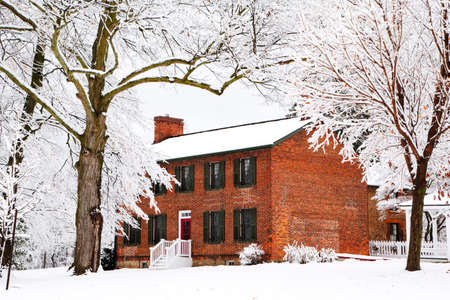 NIAGARA ON THE LAKE, ONTARIO - DECEMBER 2, 2019 - House covered with snow in Niagara on the Lake, Ontario, Canadaのeditorial素材