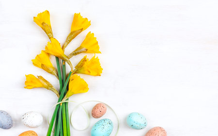Easter decoration. Happy Easter card. Bouquet of flowers and easter colored eggs. Copy space.の写真素材