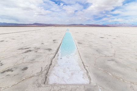 Salt lake in Salt Flats, Salar de Uyuni, Boliviaの写真素材