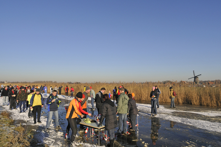 Wijdewormer, The Netherlands, 10 jan 2009. Scating the 'bannetocht' . It is a tour from 10,15 or 30 kilometer along villages in the Netherlands.のeditorial素材