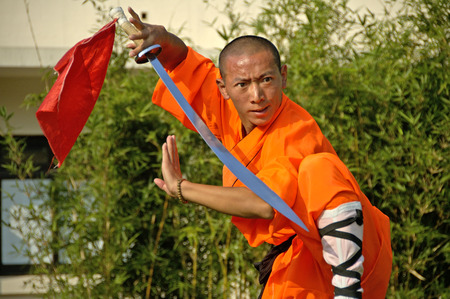 Tai O, Hongkong, 12 december-2006: Kung fu practice, a famous Chinese sport.のeditorial素材