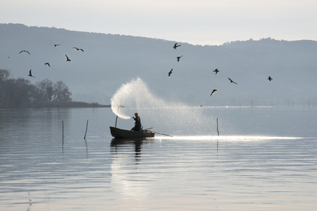 fisherman at lago Trasimeno Italy, Umbria Tuscanyのeditorial素材