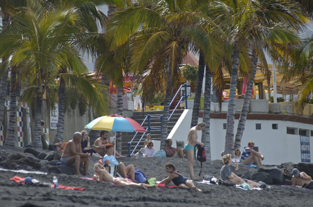 Puerto naos, La Palma 29-March-2005: Holliday at the beautiful black beaches on La Palmaのeditorial素材