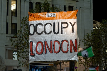 LONDON - NOVEMBER 23: Night view of 'Occupy London' protest, in front of St Paul's Cathedral on November 23, 2011 in London, UKのeditorial素材
