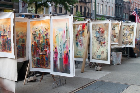 NEW YORK - SEPTEMBER 4: Paintings of New York City on the streets on September 04, 2011 in Soho, New York, USAのeditorial素材