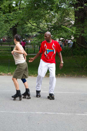 NEW YORK - SEPTEMBER 4: Unknown Central Park Dance Skaters during Skating Day with DJ Rob Scott on September 04, 2011 in New York City, New York, USAのeditorial素材