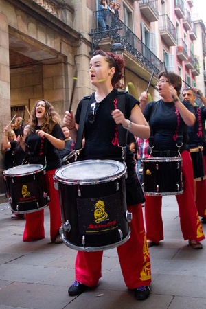 BARCELONA - JULY 17: Drum players at Festa Major del Raval Festival on July 17, 2011 in Plaça del Bonsucces, Raval, Barcelona, Spainのeditorial素材