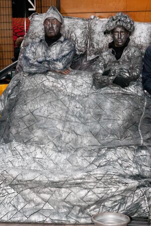 BARCELONA - MAY 13  Unidentified street performers  mimes  dressed-up in Las Ramblas, Barcelona, Catalunia, Spain on 13 May 2010 のeditorial素材