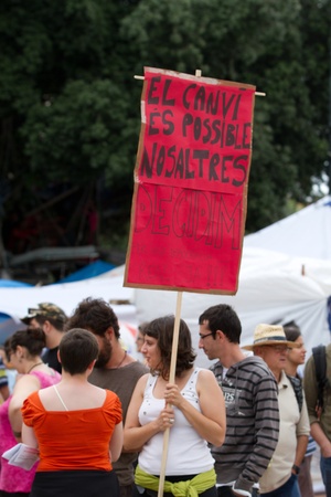 BARCELONA - JUNE 19: Protest in Placa Catalunya called "19J, Manifestació Internacional. El carrer és nostre, no pagarem la seva crisi". June 19, 2011 in, Barcelona, Spainのeditorial素材
