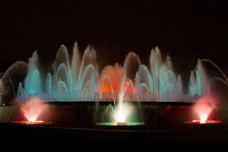 BARCELONA - JULY 25: Tourists at the Magic Fountain of Montjuïc (Font màgica de Montjuïc) and Palau Nacional on the Montjuïc, near Plaça dのeditorial素材