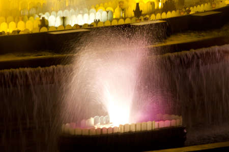 BARCELONA - JULY 25: Tourists at the Magic Fountain of Montjuïc (Font màgica de Montjuïc) and Palau Nacional on the Montjuïc, near Plaça dのeditorial素材