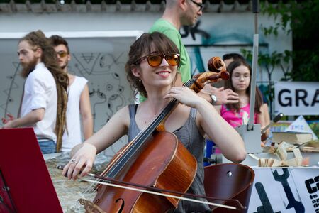 BUCHAREST - JUNE 15  Unknown artists perform on Arthur Verona - Painter street as part of Street Delivery 2012, on June 15, 2012 in Bucharest, Romaniaのeditorial素材