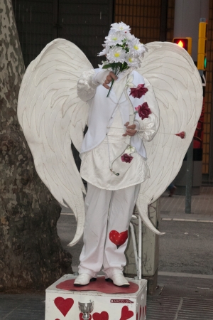 BARCELONA - MAY 13  An unidentified street performer  mime  as Cupidon in Las Ramblas, Barcelona, Catalunia, Spain on 13 May 2010のeditorial素材