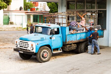 HAVANA - APRIL 27, 2016: People, cars and buildings in Old Havana (Havana Vieja), Havana, Cubaのeditorial素材