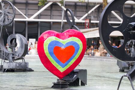 PARIS - SEPTEMBER 02:  View of The Stravinsky Fountain whimsical public fountain ornamented with sixteen works of sculpture, moving and spraying water, representing the works of composer Igor Stravinsky, next to the Centre Pompidou in Paris, France on Sepのeditorial素材