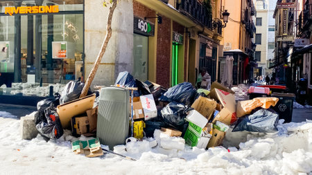Madrid, Spain - January 12-17, 2021. View of the city center in the aftermath of the historic great snowfall in Madrid due to the storm "borrasca Filomena" in Madrid, Spain in January 2021のeditorial素材
