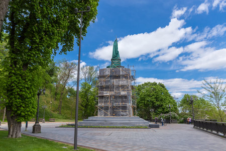 KYIV, UKRAINE - May 13, 2022: Monument to Saint Volodymyr protected by special covering and shields from damage in case of shelling or bombing by Russian troops in Russian invasionのeditorial素材