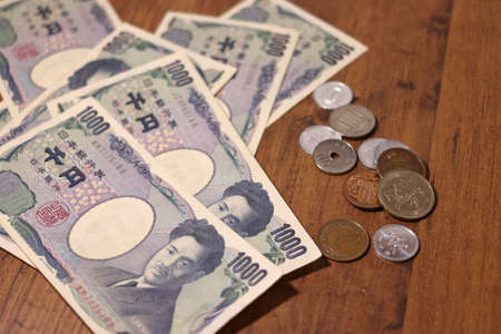 Japanese money scattered on the tableの写真素材