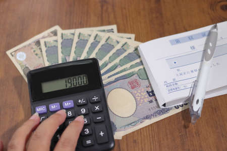 People who calculate with a calculatorの写真素材