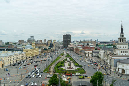 Moscow, Russia - June 10 2017: Komsomolskaya Square, famous Three Station Square, with busy traffic in natural light on a cloudy day, daytimeのeditorial素材
