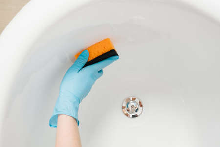 hand of a young girl sponge bath, hand with bath cleaningの写真素材