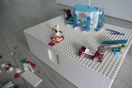 lego box game kids construction buildingのeditorial素材